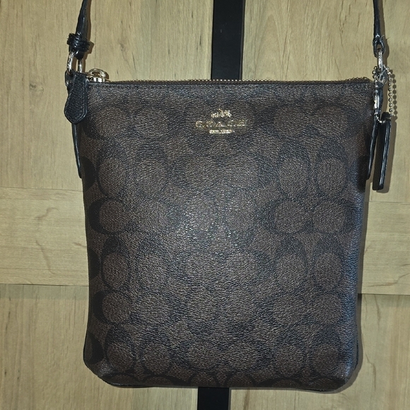 (J8) Coach Brown Messenger Bag with Structured Design Cross Body Design - Picture 1 of 15